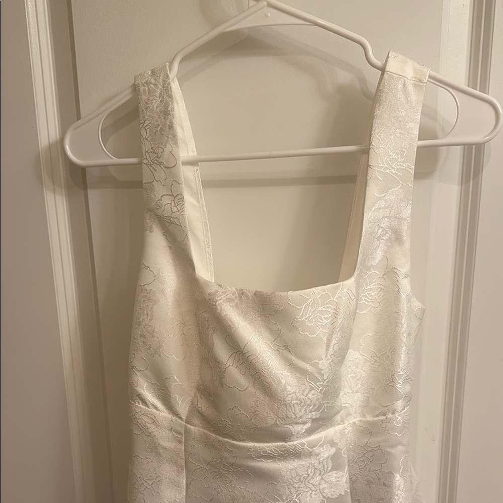 Elegant White Floral Mini Dress - Picture 5 of 8